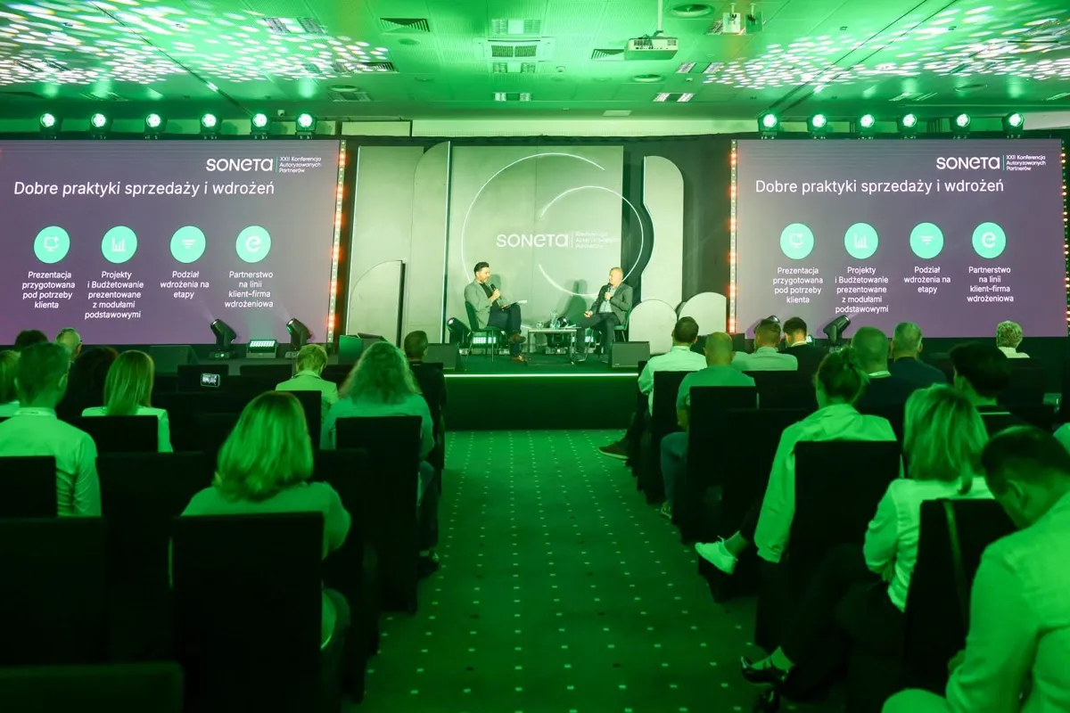 Sala konferencyjna podczas sesji „Dobre praktyki sprzedaży i wdrożeń”