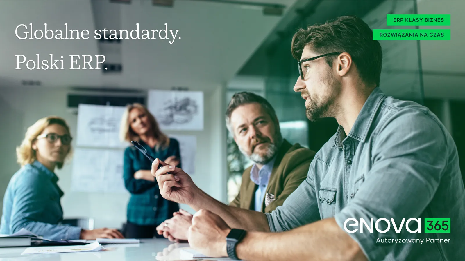 Zespół podczas spotkania – grafika enova365 „Globalne standardy. Polski ERP”